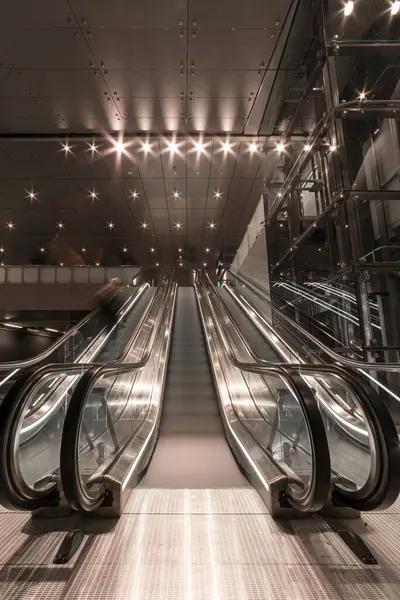 Ingang Uitgang Met Liften Het Trappenhuis Van Nieuwe Amsterdamse Metro — Stockfoto