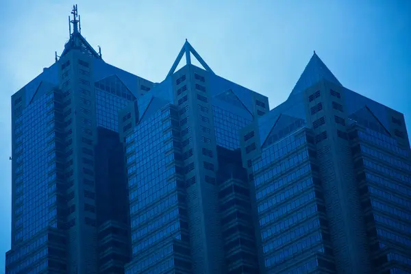Modernes Bürogebäude Wirtschaftliche Symbolik — Stockfoto