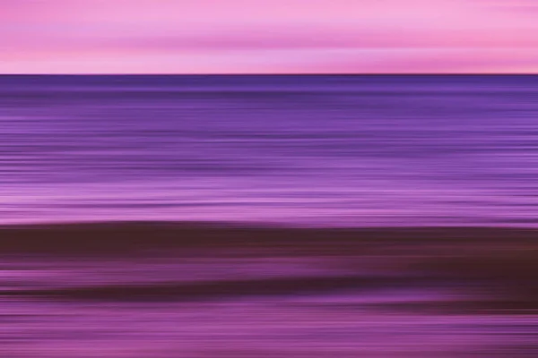 紫色的日落 海景模糊的运动 脱壳的海 — 图库照片
