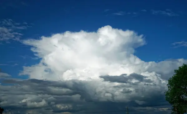 낮에는 Cloudscape 하늘에서 구름의 — 스톡 사진