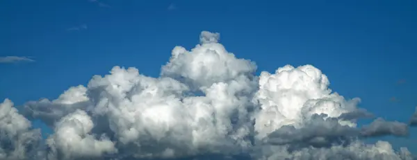 Vista Panoramica Del Cielo Blu Con Nuvole Bianche — Foto Stock
