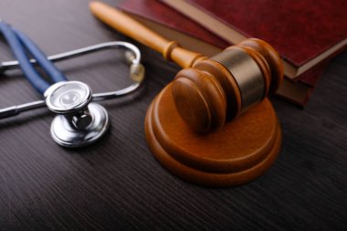 Hüküm Gavel, kapat