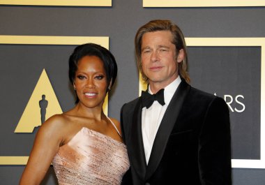 Brad Pitt ve Regina King Akademi Ödülleri sunumunda poz verdiler