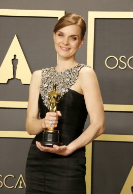 Hildur Gudnadttir Akademi Ödülleri sunumunda poz veriyor