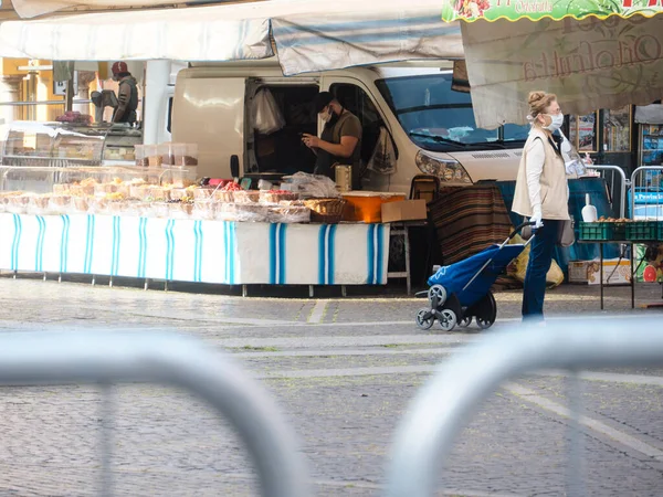 Cremona Lombardia Włochy Maja 2020 Ludzie Robiący Zakupy Spożywcze Podczas — Zdjęcie stockowe