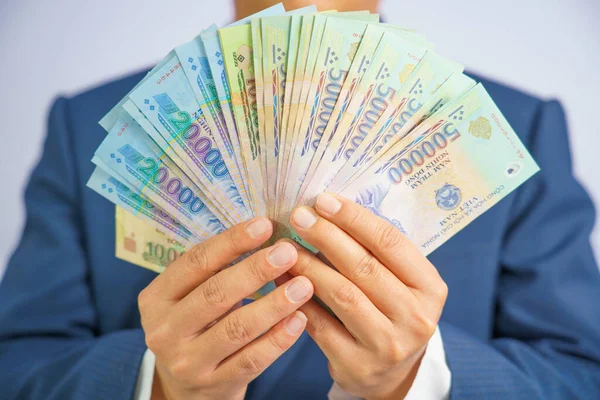 Geld Vietnam Hält Geschäftsmann Blauen Anzug Der Hand — Stockfoto