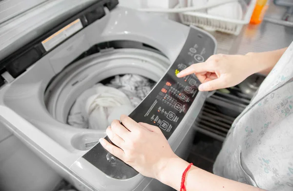Woman Laundry Room Washing Clothes Washing Machine — Stock Photo, Image