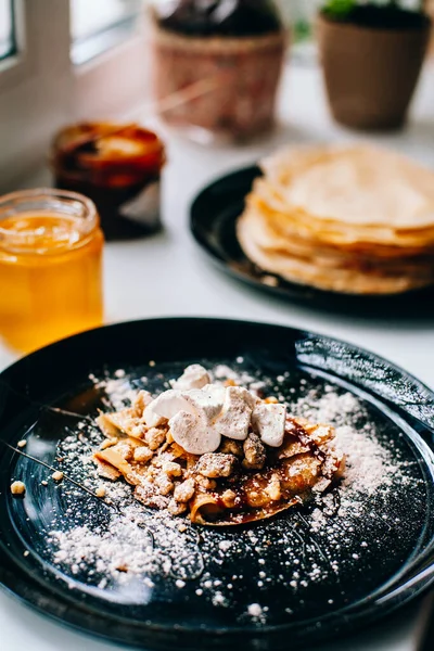 Pancakes Caramel Nuts Marshmallows Kitchen Windo — Stockfoto