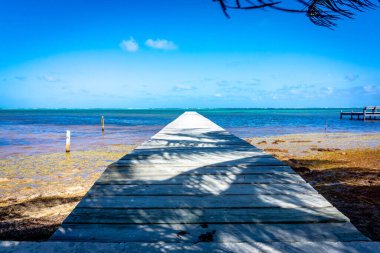 Ambergris Caye 'in manzarası, Karayip Denizi' ndeki en büyük Belize adası.