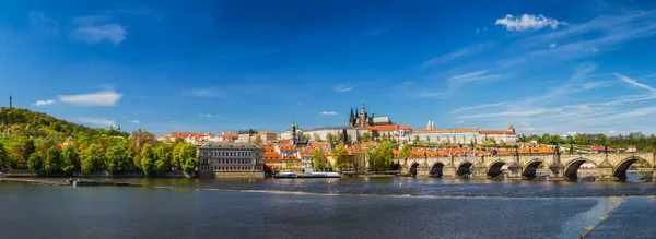 布拉格全景城市天际线与老城 布拉格城堡 查尔舒 — 图库照片
