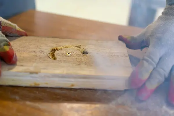 Wood Billet Smokes While Master Working — Stock Photo, Image