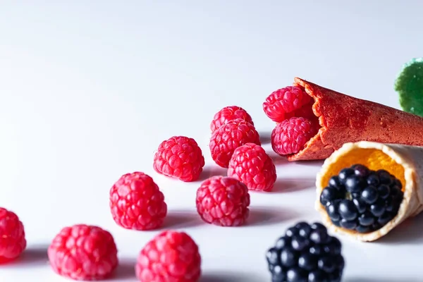 Background Composition Fresh Summer Fruit Raspberries Blackberries White Background Slate — Stockfoto