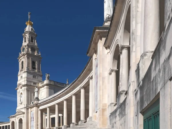 Katedrála Fatima Portugalsku Poblíž Lisboa Modrou Oblohou — Stock fotografie