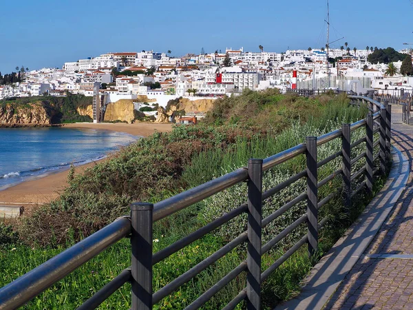 ポルトガルの空の都市景観とアルブフェイラのビーチ — ストック写真