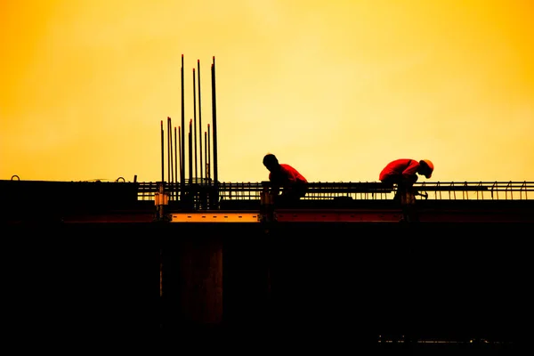 Engenheiros Estão Consultando Antes Encomendar Trabalhos Construção Local Equipes Construção — Fotografia de Stock
