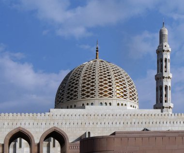 Muscat, Umman, 8 Ocak 2014: Kubbe ve Büyük Cami Minaresi 