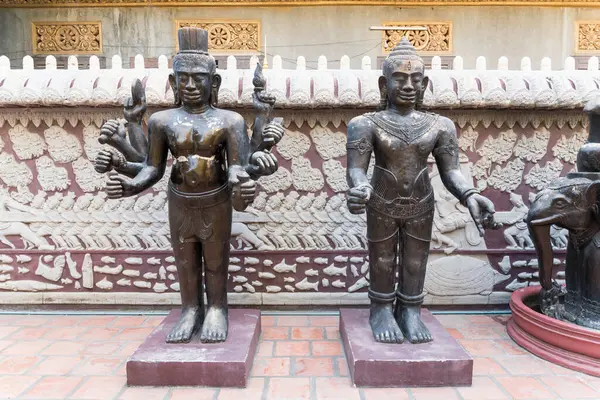 Estátuas Phnom Penh Camboja — Fotografia de Stock