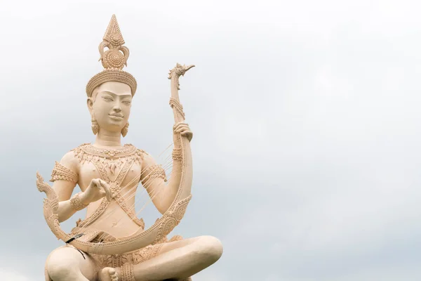 Classique Statue Déesse Cambodgienne Kep Jouant Harpe Cambodge — Photo