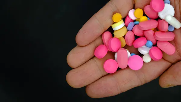 Gyógyszerészeti Tabletták Kézben Egészségügyi Koncepció — Stock Fotó