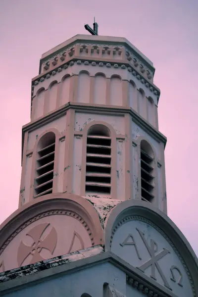 Wieża Kościelna Wieża Spodniami Górze — Zdjęcie stockowe