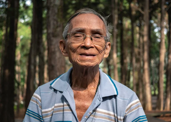 Elderly Asian Man Smile Looking Camera Garden — Stock Photo, Image