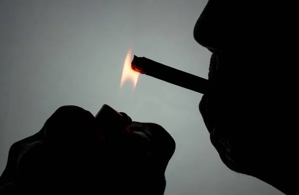 Światowy Dzień Bez Tytoniu Sylwetka Starszego Azjaty Pali Miejsca Tekst — Zdjęcie stockowe