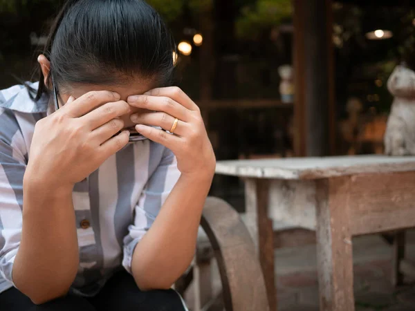 Asian Young Woman Waring Glasses Eyes Irritation Tearing She Using — Fotografia de Stock