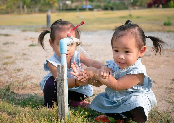 Asian Little Girl Sister Washing Her Hands Steel Faucets Garden — Photo