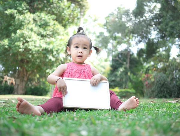 Asiatique Petite Fille Enfant Laver Ses Mains Robinets Acier Dans — Photo