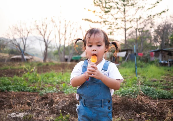 Asian Little Girl Walking Park Eating Ice Cream Deliciously Summer Fotos de stock libres de derechos
