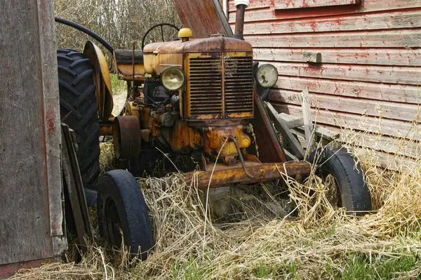 old rusty tractor, agricultural technology