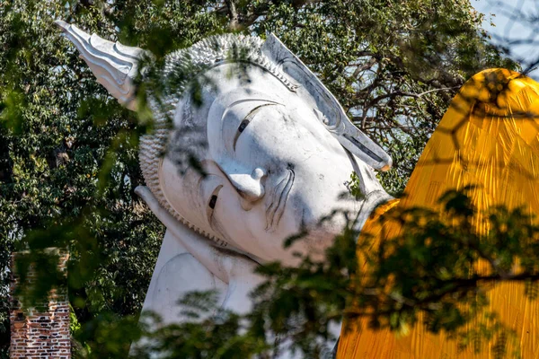 Beyaz Buda Heykeli Budizm Din Yalan — Stok fotoğraf
