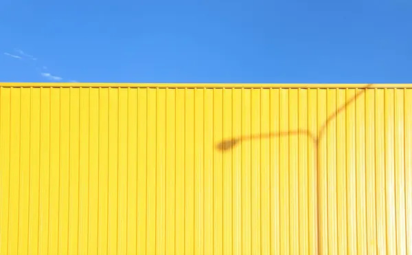 Yellow Wall Blue Sky — Stock Photo, Image
