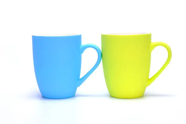 Beyaz Arkaplanda Renkli Kahve Fincanlarının Yakın Plan Görüntüsü — Stok fotoğraf