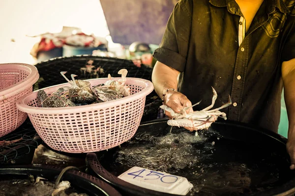 Vendedor Mercado Tailandês Frutos Mar — Fotografia de Stock