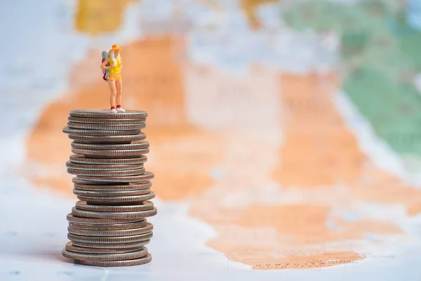 Travel Miniature Woman Standing Stack Coins World Map — Stockfoto