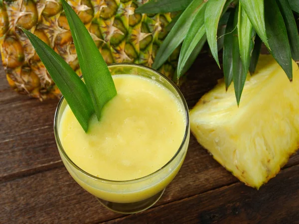 Tropický Ananasový Džus Smoothie Skle Stole — Stock fotografie