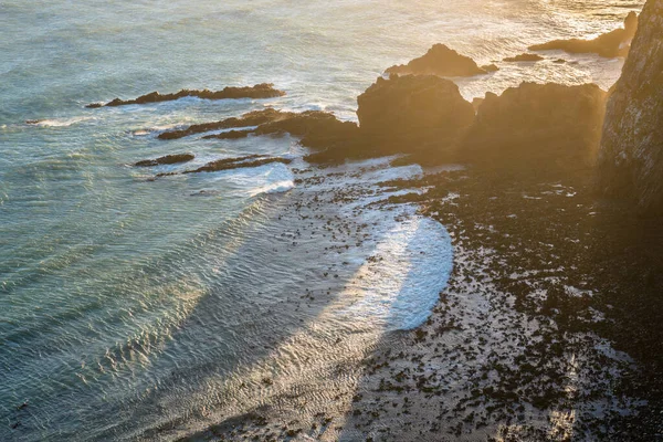 Nugget Noktada Pasifik Okyanusu Kıyılarının Gün Batımı Görünümü — Stok fotoğraf