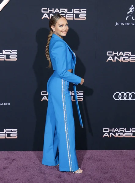Maddie Ziegler Mavi Takım Elbise Giyip Kameraya Poz Veriyor Charlie — Stok fotoğraf