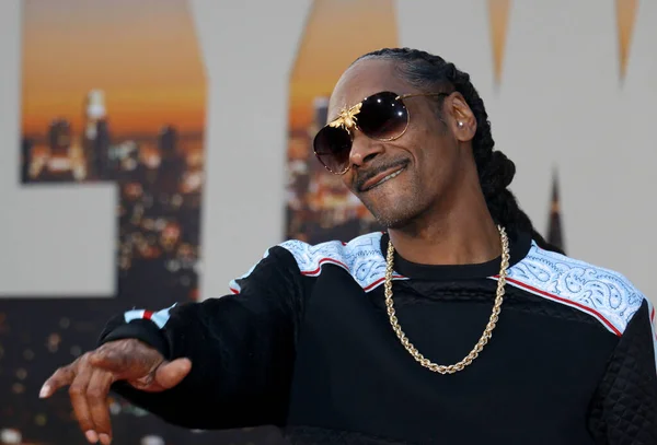 Snoop Dogg ünlü olaylarda poz veriyor