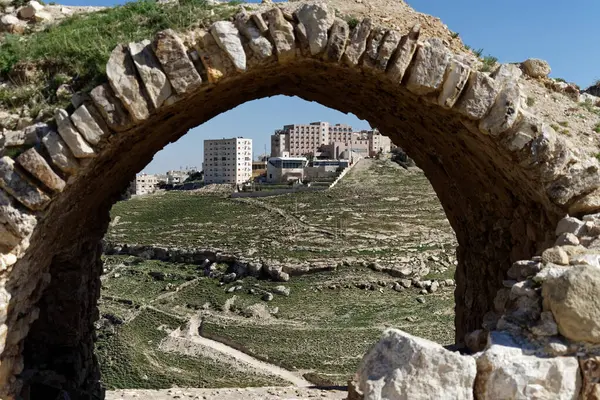 Wolkenkratzer Vorort Karak Jordanien Fotografiert Von Einem Mauerbogen Der Mauer — Stockfoto