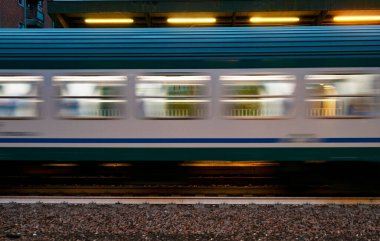 Tren istasyonu, hareket bulanık arkaplan