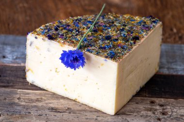 Dağ peyniri, yaklaş. 