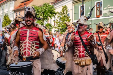 Uluslararası tiyatro festivalinde Batucada Villa Pipol grubu