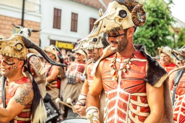 Uluslararası tiyatro festivalinde Batucada Villa Pipol grubu