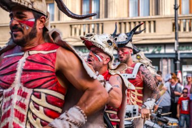 Uluslararası tiyatro festivalinde Batucada Villa Pipol grubu