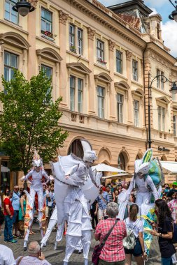 Uluslararası tiyatro festivalinde Almanya 'dan bukalemunlar dans ediyor. 