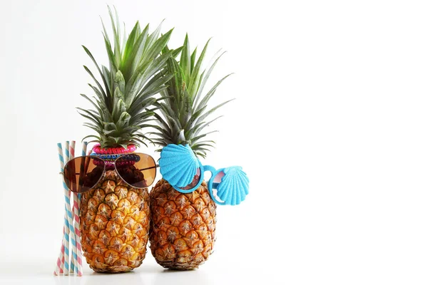 Miesiąc Miodowy Koncepcja Wakacji Kilka Atrakcyjnych Ananasów — Zdjęcie stockowe