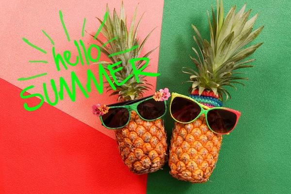 夏天和假日的概念 嬉皮士菠萝时尚配件 — 图库照片