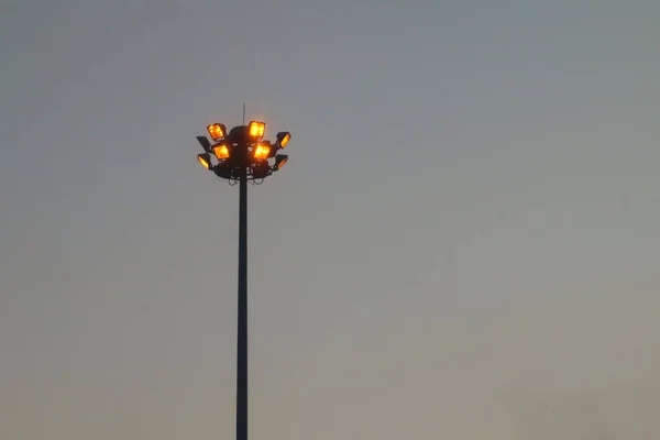 Светло Оранжевый Столб Большой Шоссе Столб Освещения Супермагистрали Ночью — стоковое фото